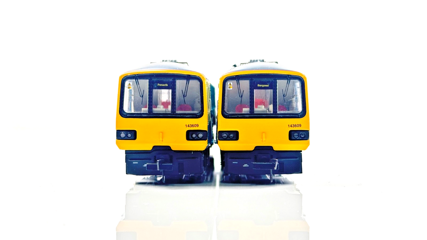 REALTRACK 00 GAUGE - RT143-211 - CLASS 143 ARRIVA TRAINS WALES ATW SIR TOM JONES