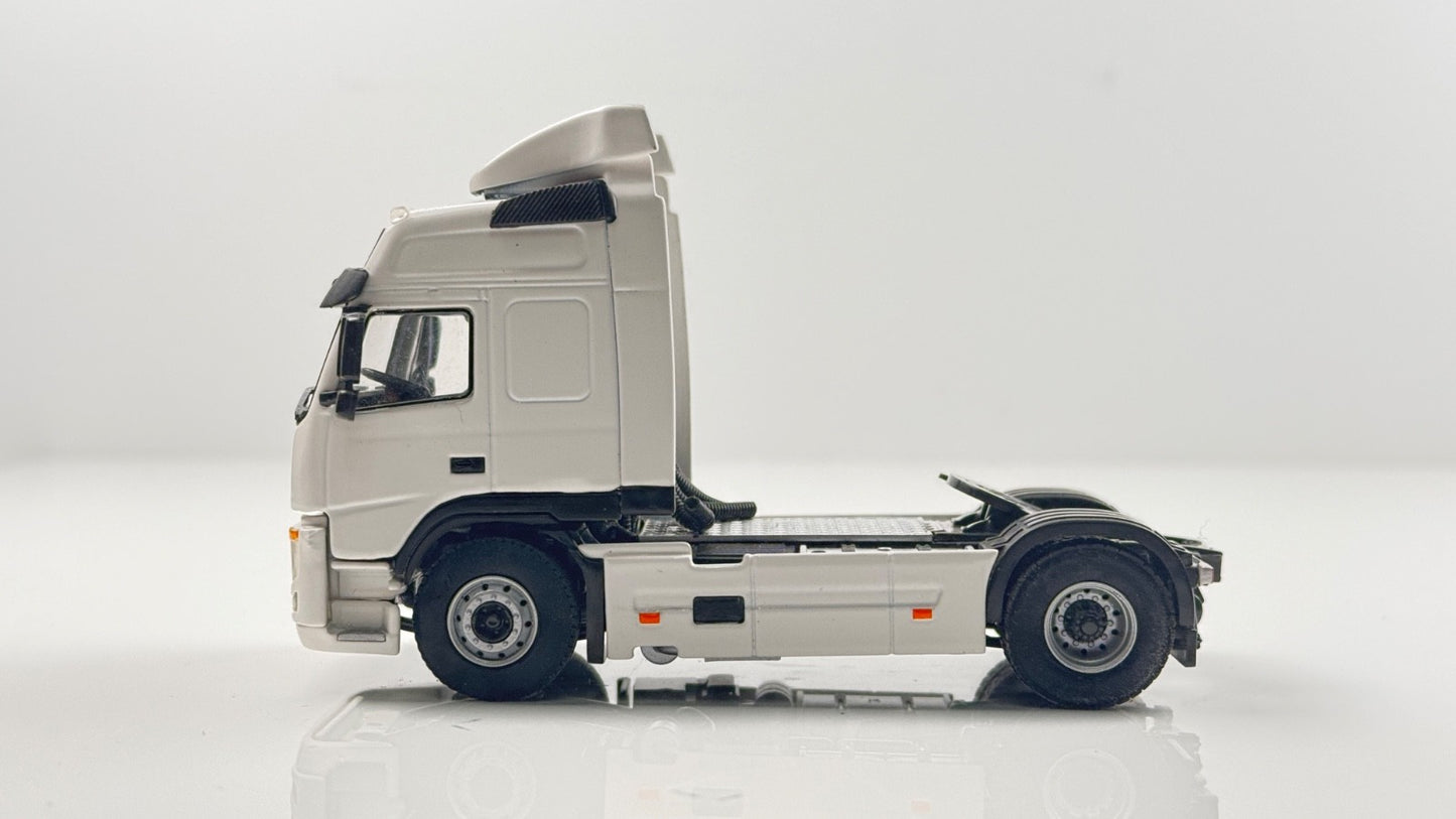 WSI 1/50 SCALE - 03-1144 - VOLVO FM3 GLOB 4X2 GLOBETROTTER WHITE TRACTOR UNIT