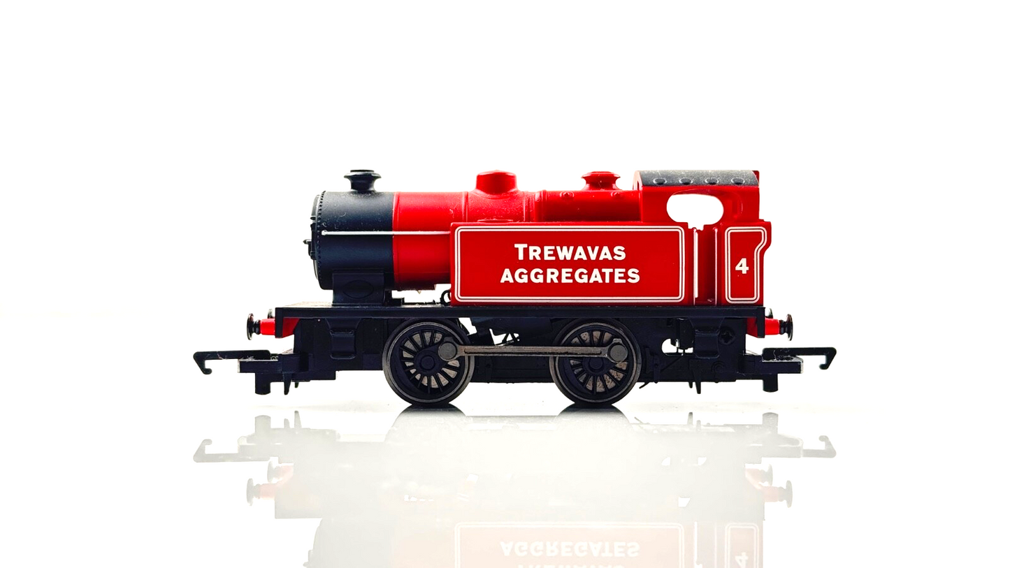 HORNBY 00 GAUGE - R2940 - INDUSTRIAL 0-4-0 TANK 'TREWAVAS AGGREGATES' 4 BOXED