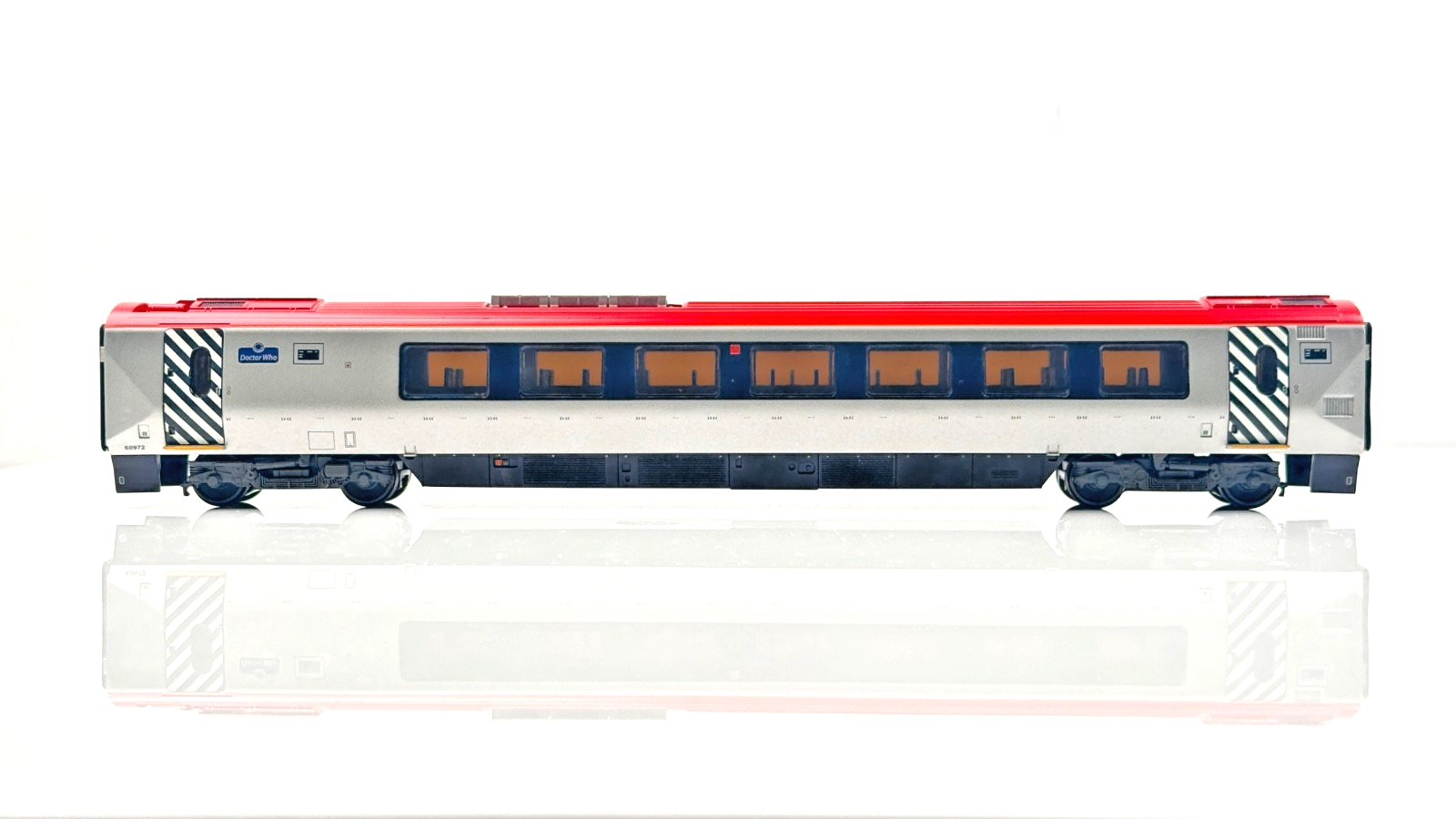BACHMANN 00 GAUGE - 32-627 - CLASS 221 VIRGIN TRAINS DR WHO 221122 SUPER VOYAGER