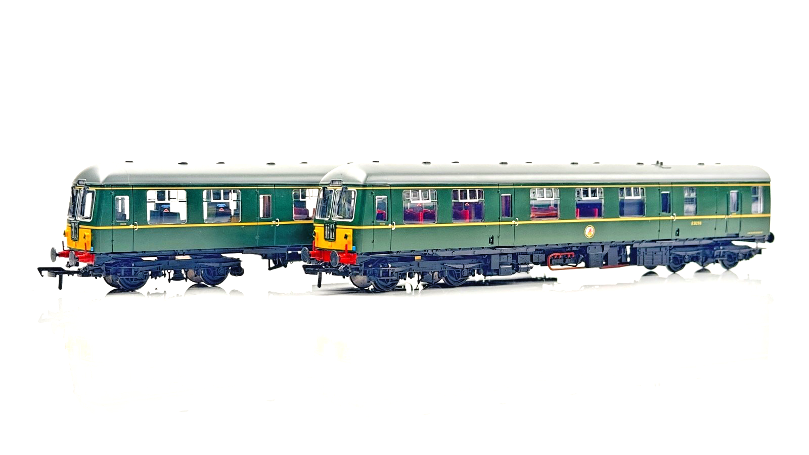 BACHMANN 00 GAUGE - 31-327 - CLASS 105 TWO CAR DMU BR GREEN W/HALF YELLOW ENDS