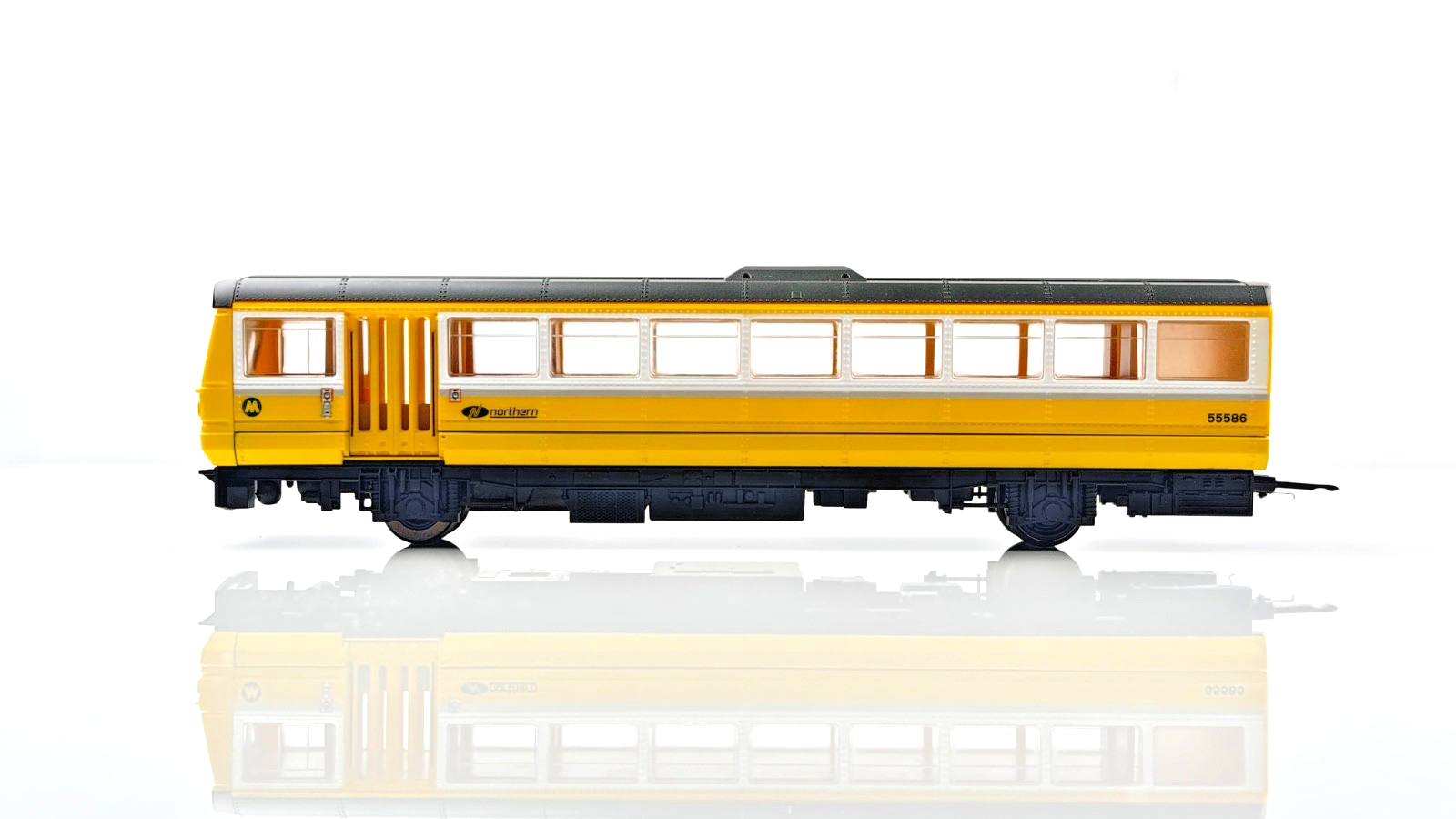 HORNBY 00 GAUGE - R2611 - CLASS 142 PACER MERSEY RAILWAYS NORTHERN 142045 BOXED