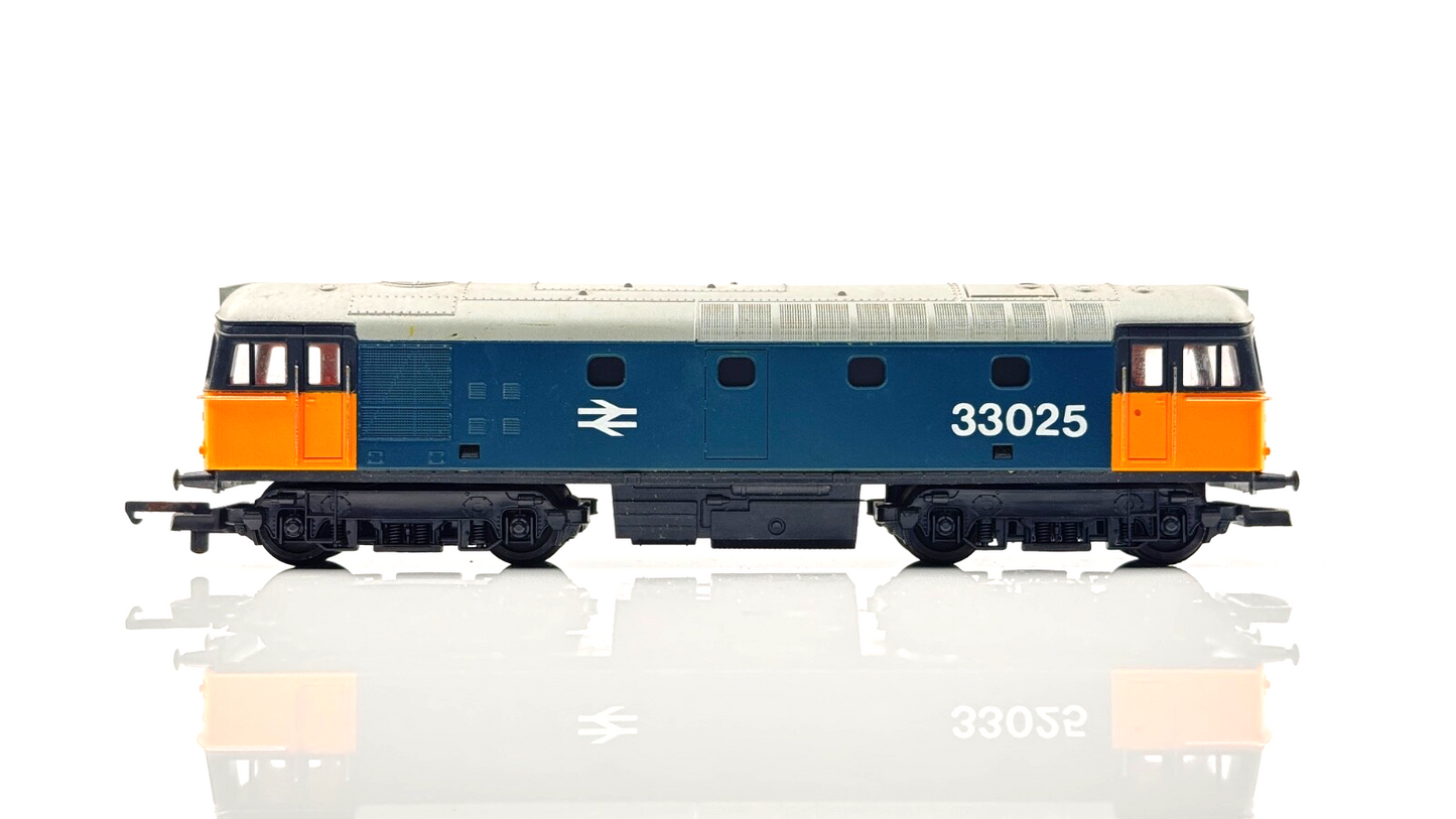 LIMA 00 GAUGE - CLASS 33 DIESEL 33025 LARGE LOGO BLUE YELLOW - BOXED