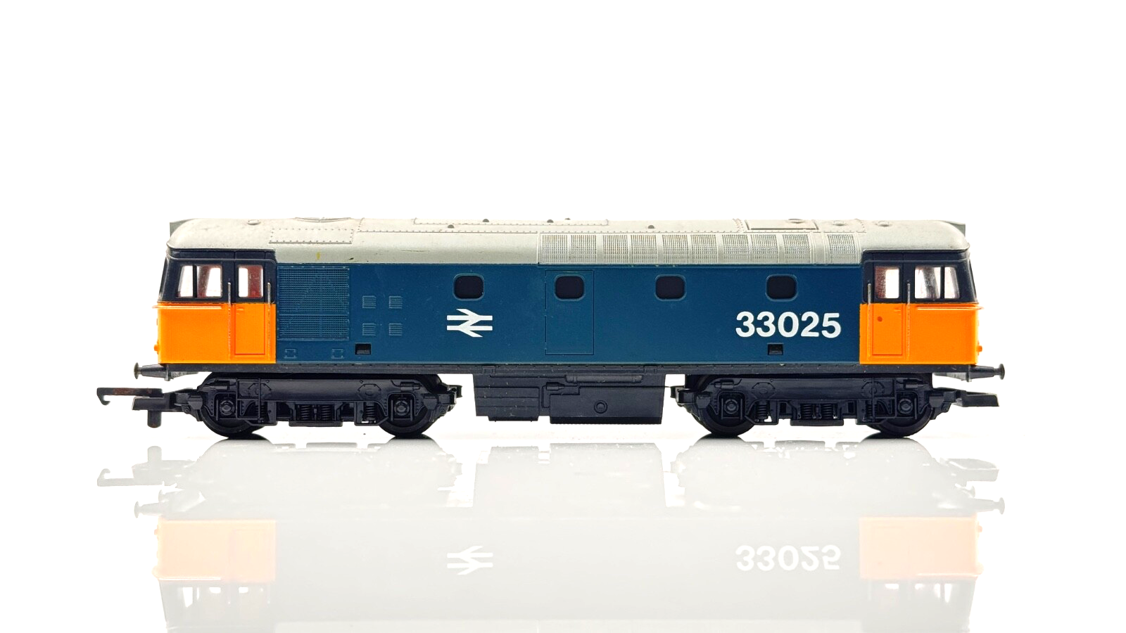 LIMA 00 GAUGE - CLASS 33 DIESEL 33025 LARGE LOGO BLUE YELLOW - BOXED