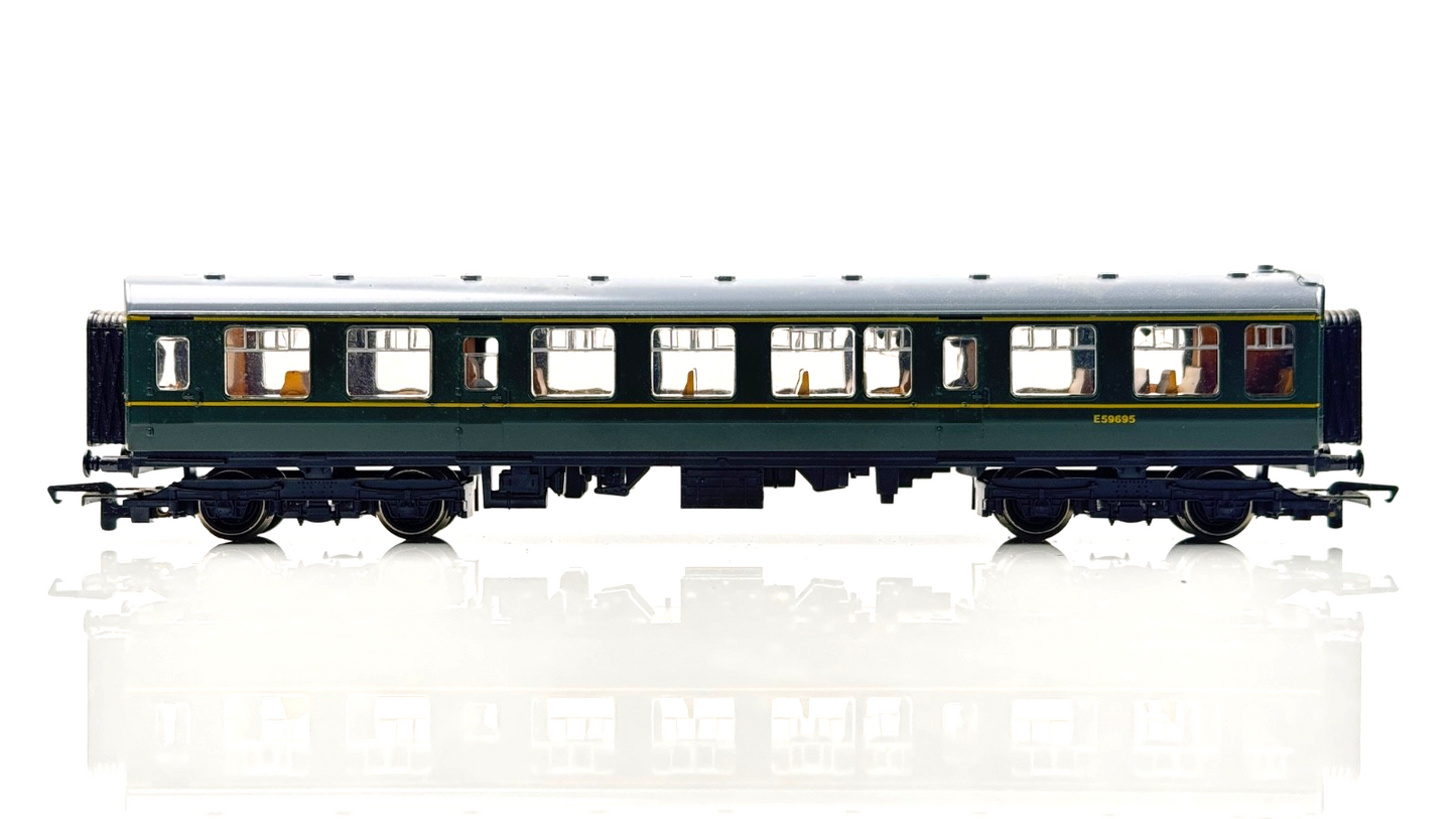 HORNBY 00 GAUGE - R369 - BR GREEN 3 CAR DIESEL MULTIPLE UNIT CLASS 110 BRADFORD