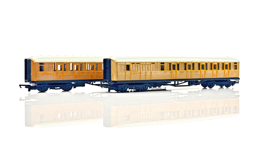 HORNBY 00 GAUGE - LNER TEAK GRESLEY PASSENGER COACHES ASSORTED X 2 - UNBOXED