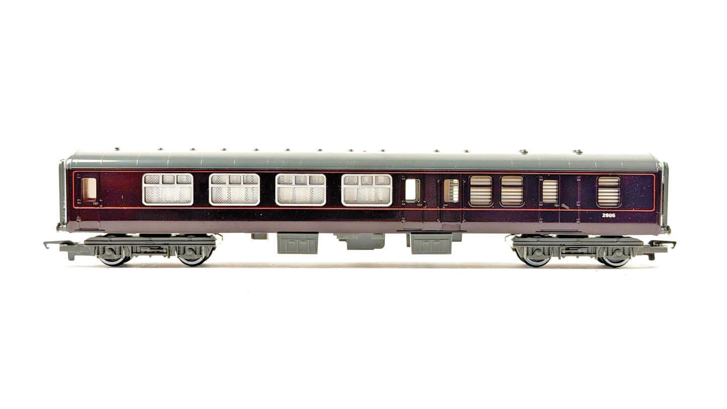 HORNBY 00 GAUGE - RAKE OF 3 ROYAL TRAIN PASSENGER COACHES UNBOXED