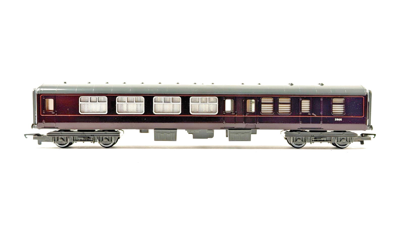 HORNBY 00 GAUGE - RAKE OF 3 ROYAL TRAIN PASSENGER COACHES UNBOXED