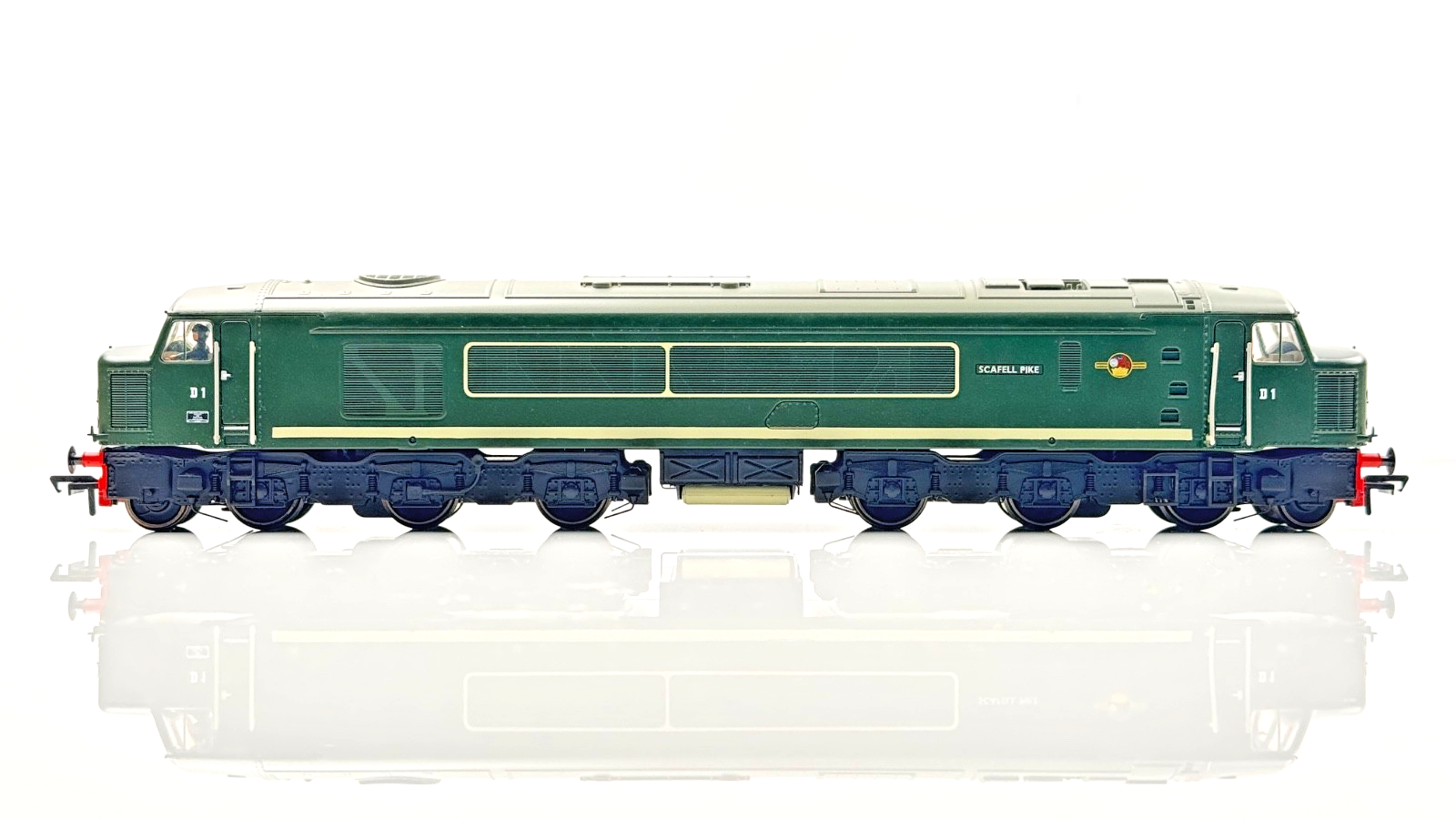 BACHMANN 00 GAUGE - 32-675 - CLASS 44 DIESEL D1 SCAFELL PIKE BR GREEN - BOXED