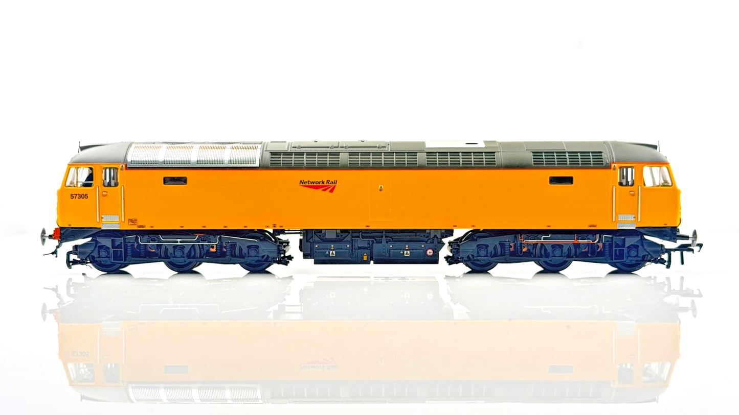 BACHMANN 00 GAUGE - 32-762Z - CLASS 57/3 DIESEL 57305 NETWORK RAIL YELLOW KERNOW