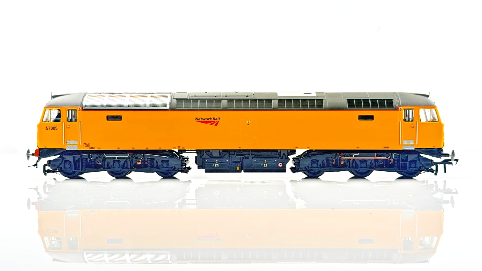 BACHMANN 00 GAUGE - 32-762Z - CLASS 57/3 DIESEL 57305 NETWORK RAIL YELLOW KERNOW
