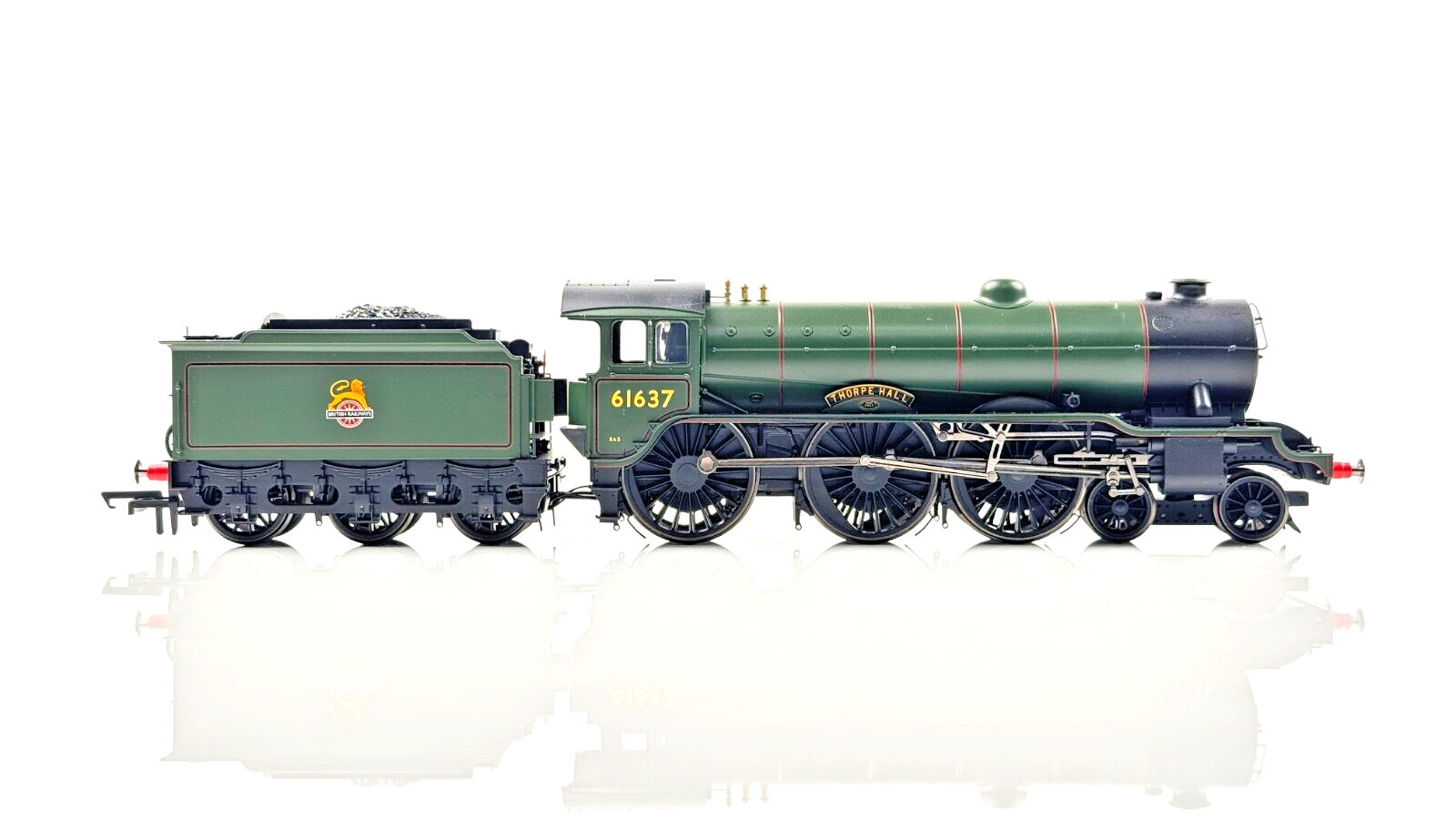 HORNBY 00 GAUGE - R2921X - BR GREEN 4-6-0 CLASS B17/1 'THORPE HALL' - DCC FITTED