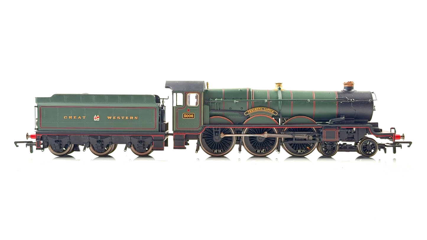 HORNBY 00 GAUGE - R2600M - CHELTENHAM FLYER GWR TREGENNA CASTLE & COACHES PACK 1