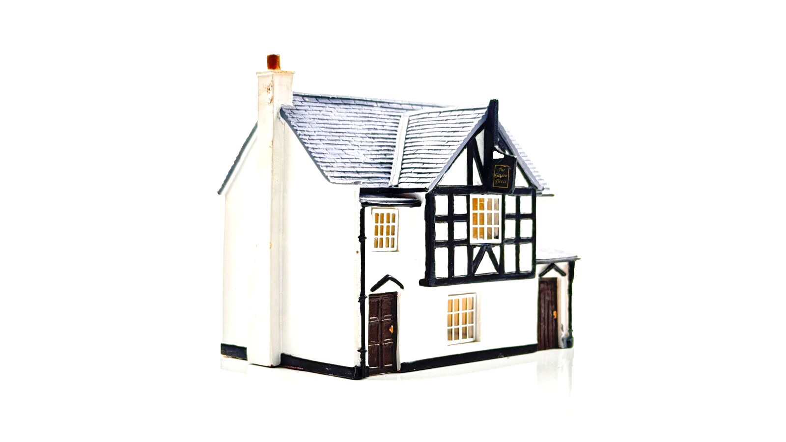 HORNBY 00 GAUGE SKALEDALE - R8620 - SMALL PUB 'GOLDEN FLEECE' - BOXED (TORN BOX)