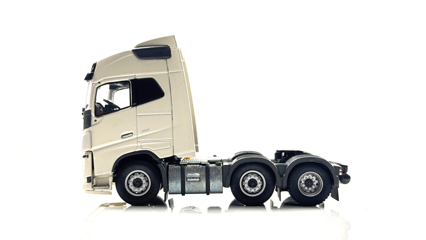 TEKNO 1/50 SCALE - 63118 - VOLVO FH16 GLOBE 6X2 WHITE TRACTOR CAB UNIT  - BOXED