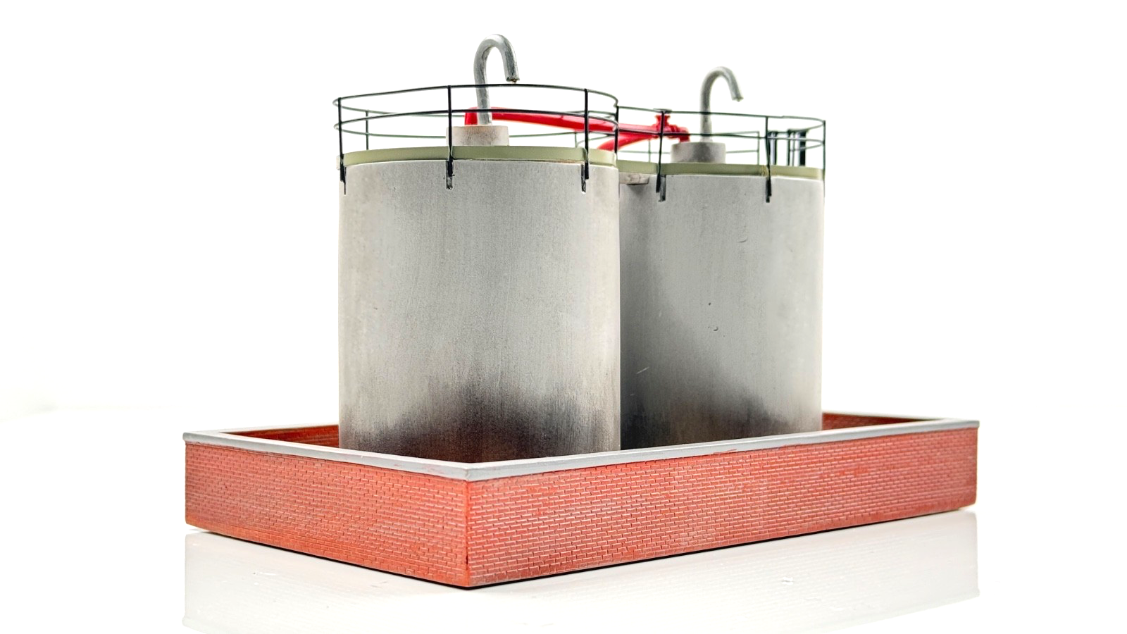 BACHMANN 00 GAUGE SCENECRAFT - 44-016 - FUEL STORAGE TANKS - BOXED