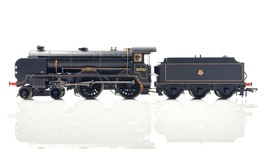 HORNBY 00 GAUGE - R2744 - BR BLACK 4-4-0 SCHOOLS CLASS 30932 'BLUNDELL'S' BOXED