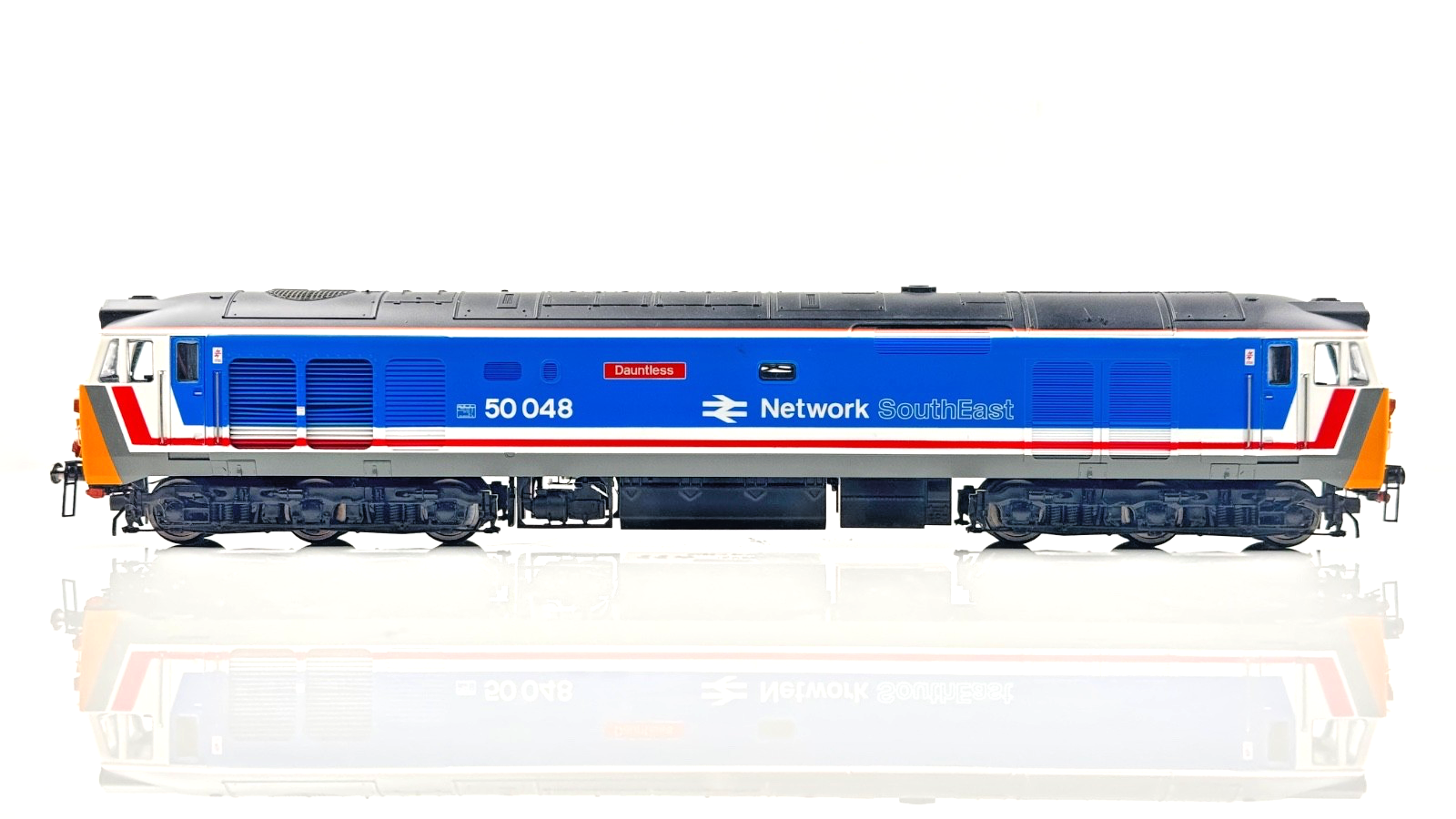 HORNBY 00 GAUGE - R2793 - CLASS 50 NETWORK SOUTHEAST 50048 DAUNTLESS NOT PERFECT