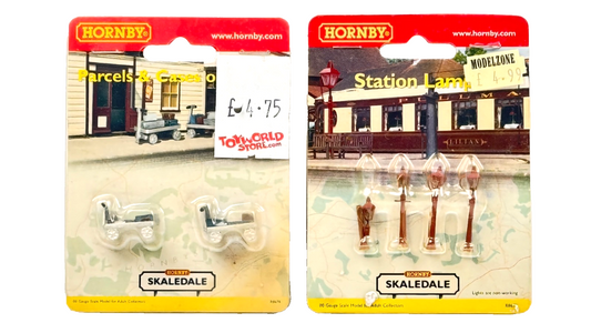 HORNBY 00 GAUGE SKALEDALE - R8673/R8676 - STATION LAMPS (X3) & PARCELS W/TROLLEY