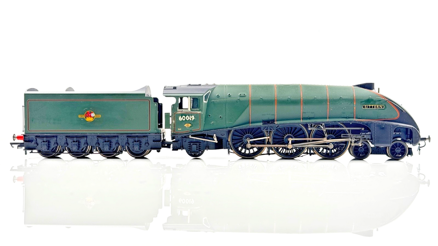 HORNBY 00 GAUGE - R2494 - BR GREEN 4-6-2 CLASS A4 BITTERN 60019 - RENAMED
