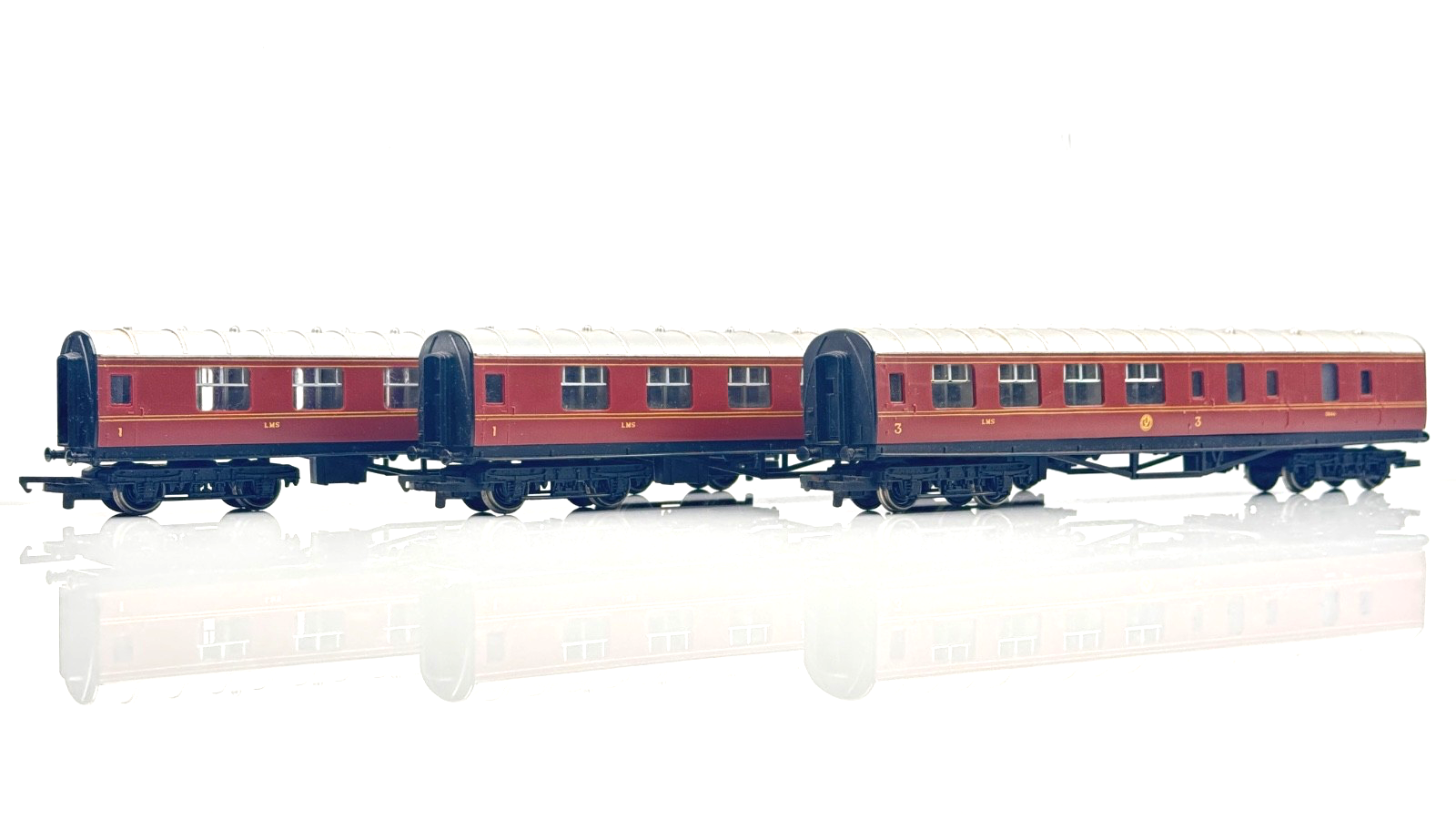 HORNBY 00 GAUGE - R433/R434 - LMS 57' STANIER MAROON COMPOSITE & BRAKE COACHES
