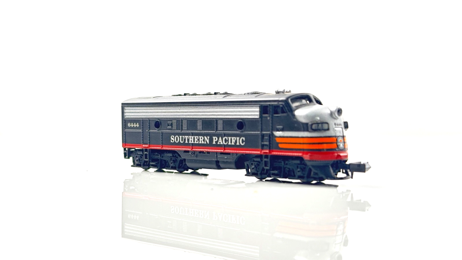 BACHMANN N GAUGE - SOUTHERN PACIFIC DIESEL LOCOMOTIVE 6444 - BOXED