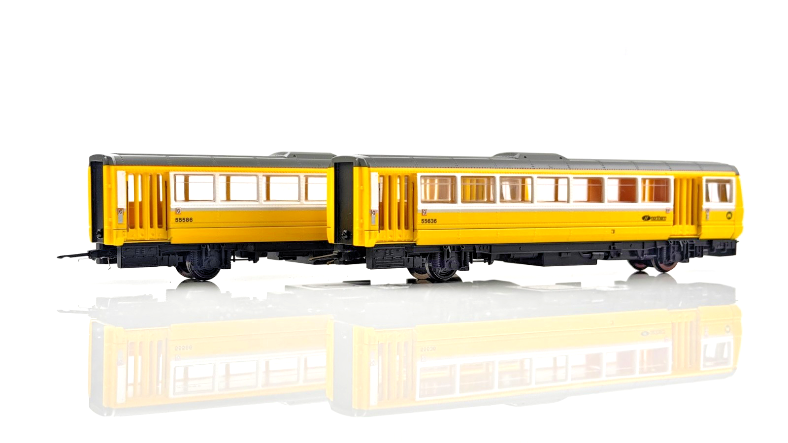 HORNBY 00 GAUGE - R2611 - CLASS 142 PACER MERSEY RAILWAYS NORTHERN 142045 BOXED