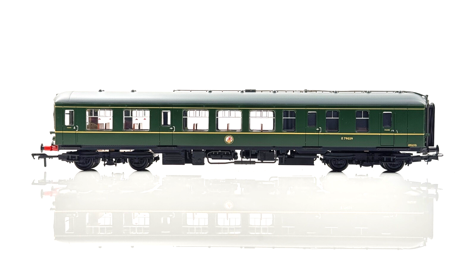 BACHMANN 00 GAUGE - 32-516A - DERBY LIGHTWEIGHT TWO CAR DMU BR GREEN S/WHISKERS