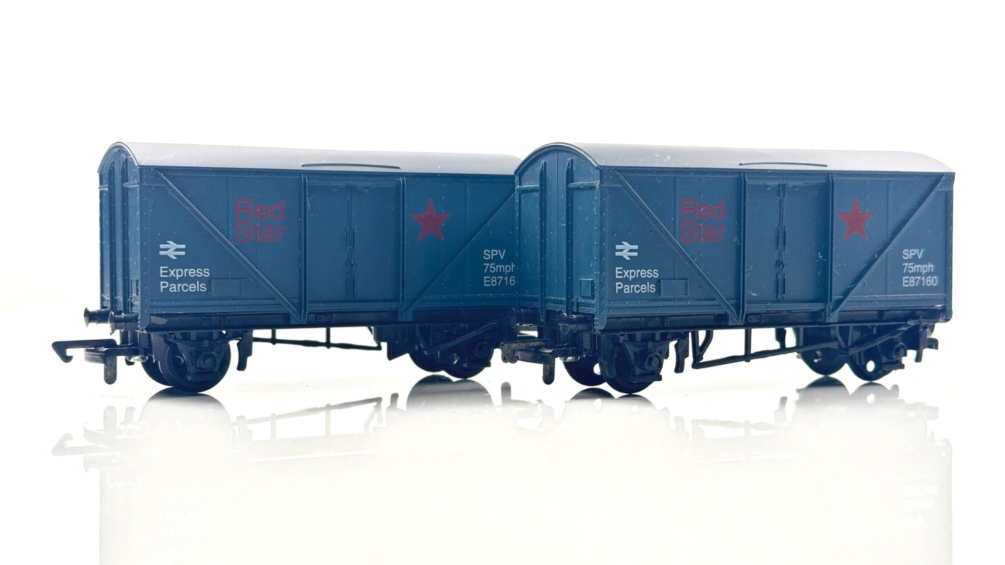 DAPOL 00 GAUGE - B508/WR3-10 - RED STAR PARCELS BR BLUE EXPRESS SPV VANS X 2