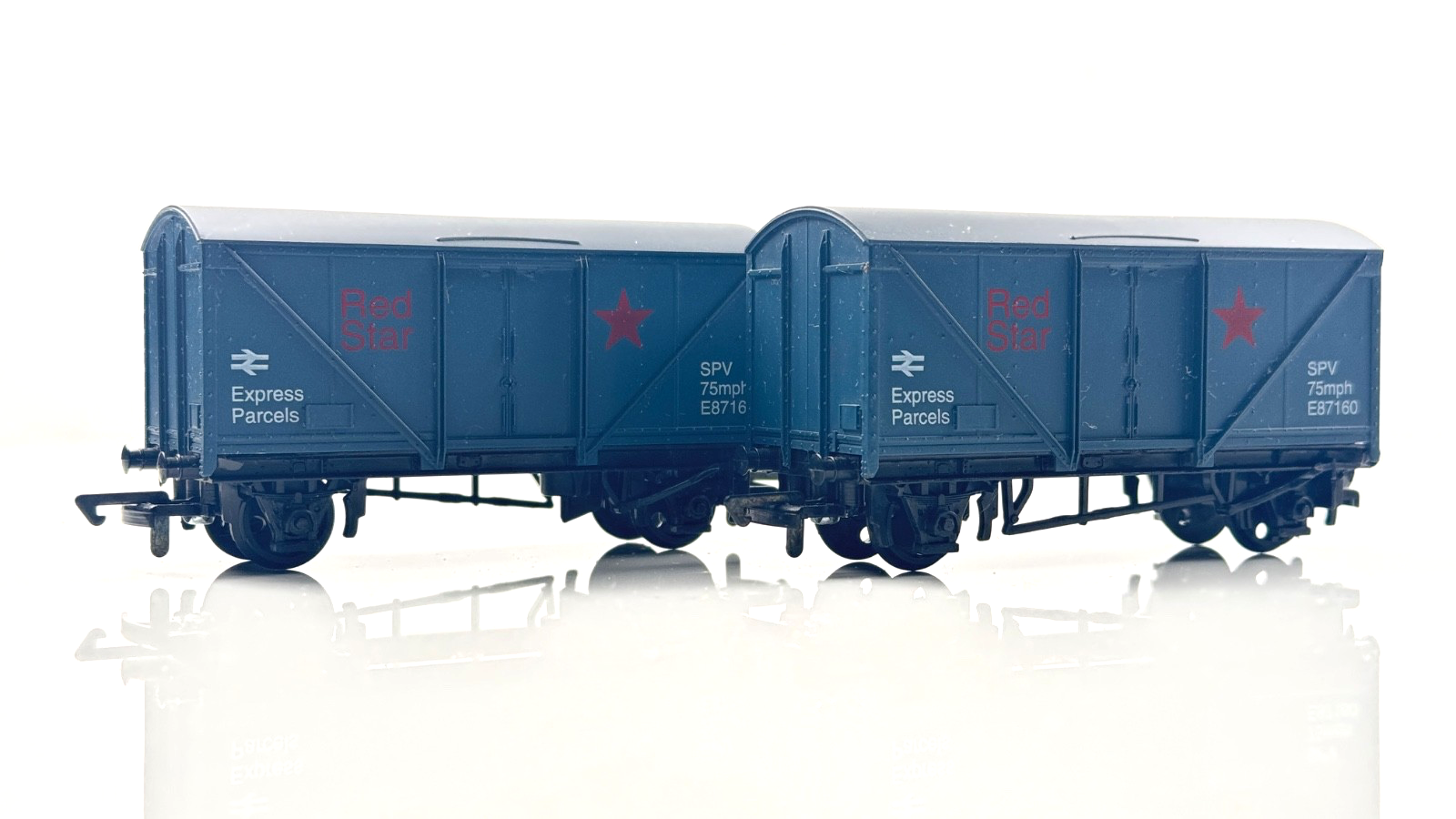 DAPOL 00 GAUGE - B508/WR3-10 - RED STAR PARCELS BR BLUE EXPRESS SPV VANS X 2