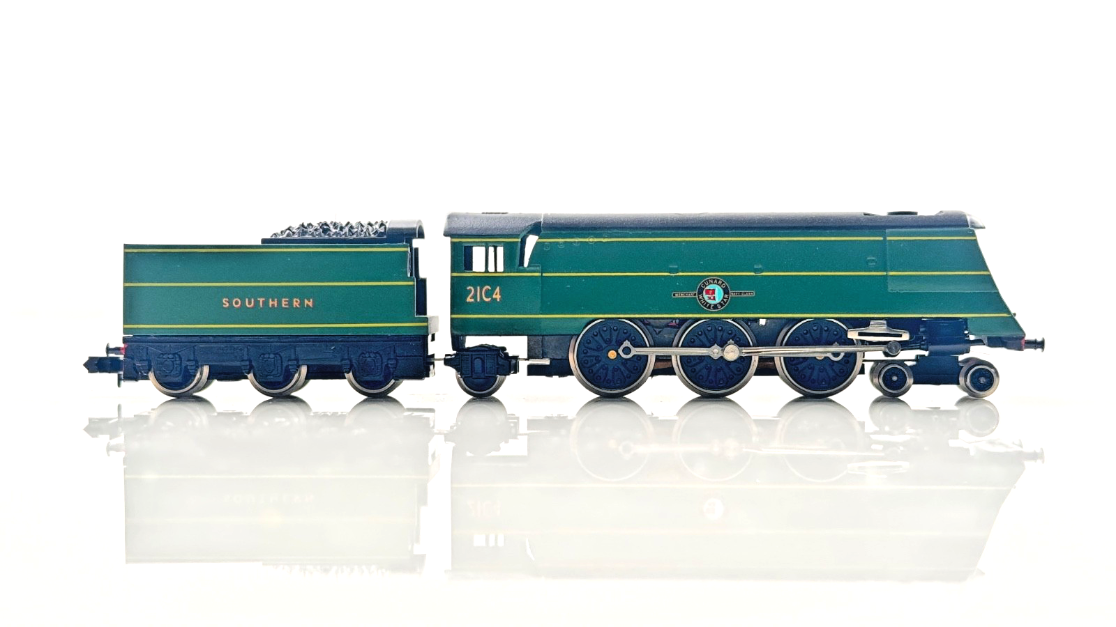GRAHAM FARISH N GAUGE - 1523 - MERCHANT NAVY CUNARD WHITE STAR 21C4 GREEN BOXED