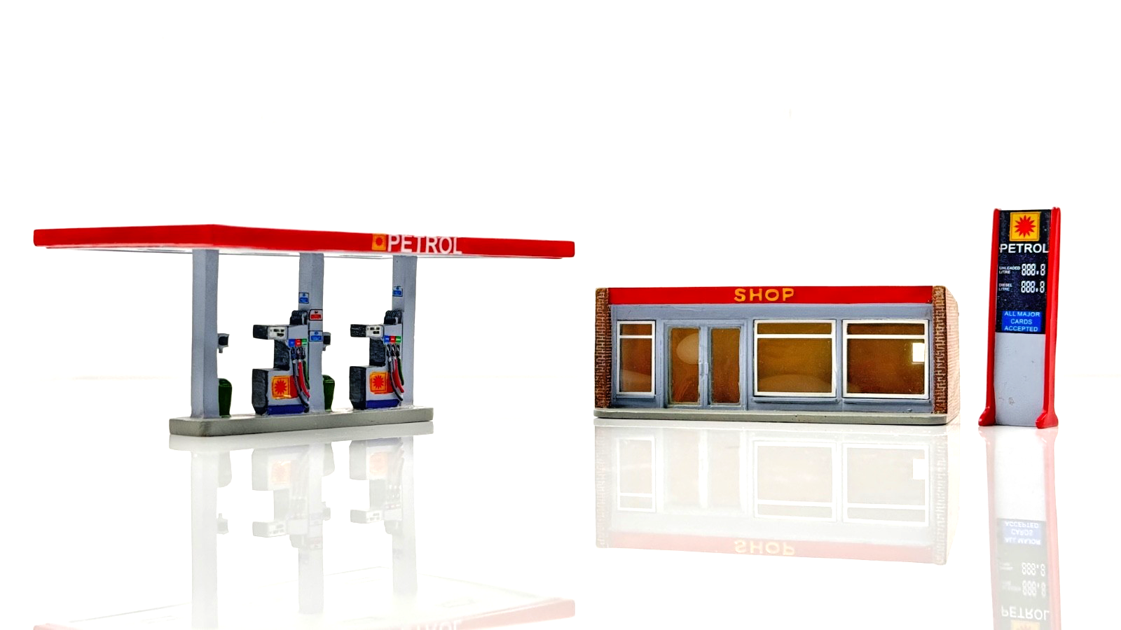 HORNBY 00 GAUGE SKALEDALE - R8727 - SKALE OIL PETROL STATION - LIGHT DAMAGE