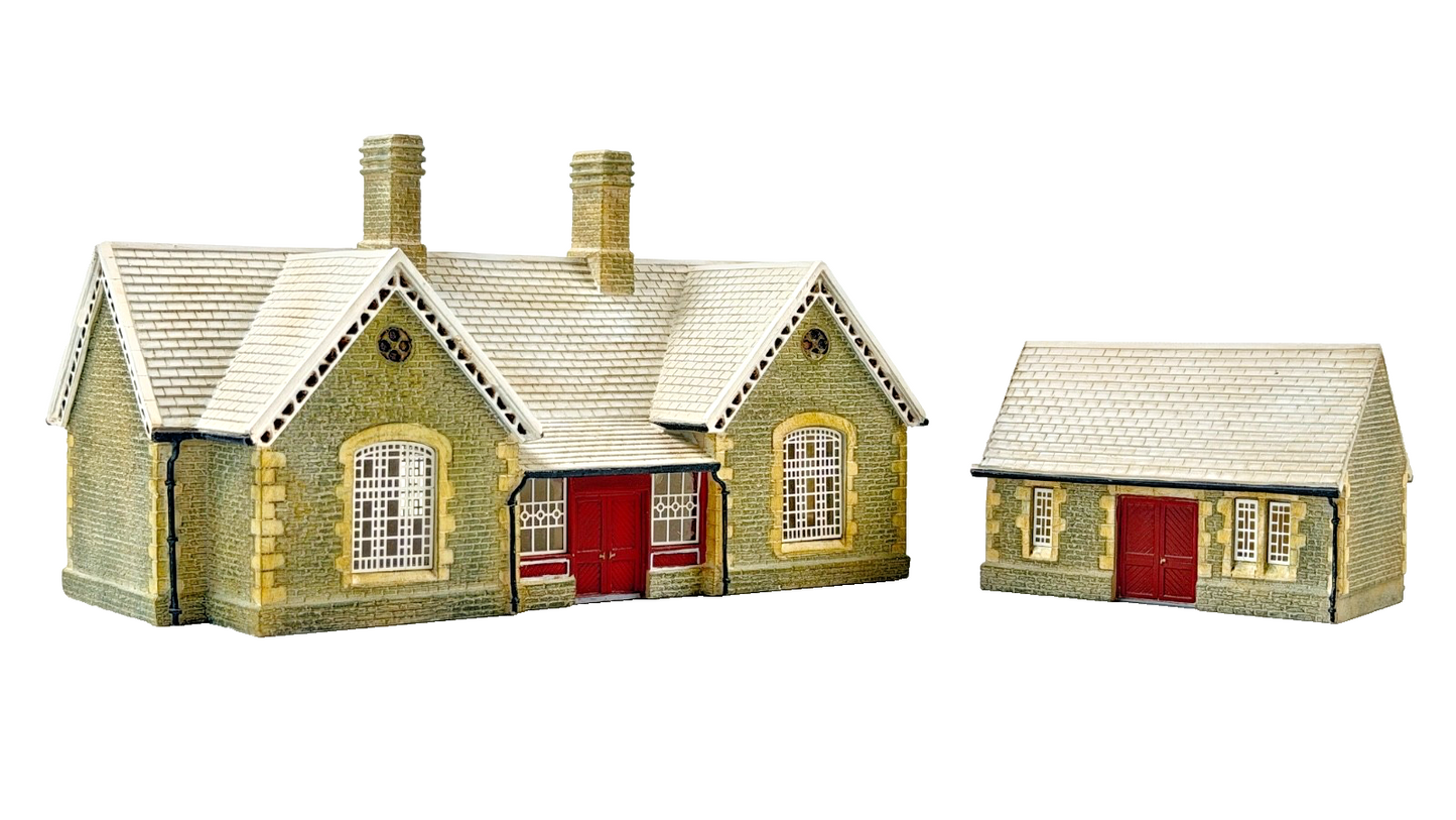 HORNBY 00 GAUGE SKALEDALE - R8798 - EAST STATION WITH WAITING ROOM UNBOXED