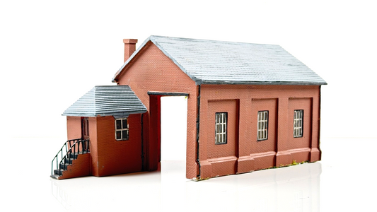 HORNBY SKALEDALE 00 GAUGE - R8582 - RED BRICK GOODS SHED - UNBOXED