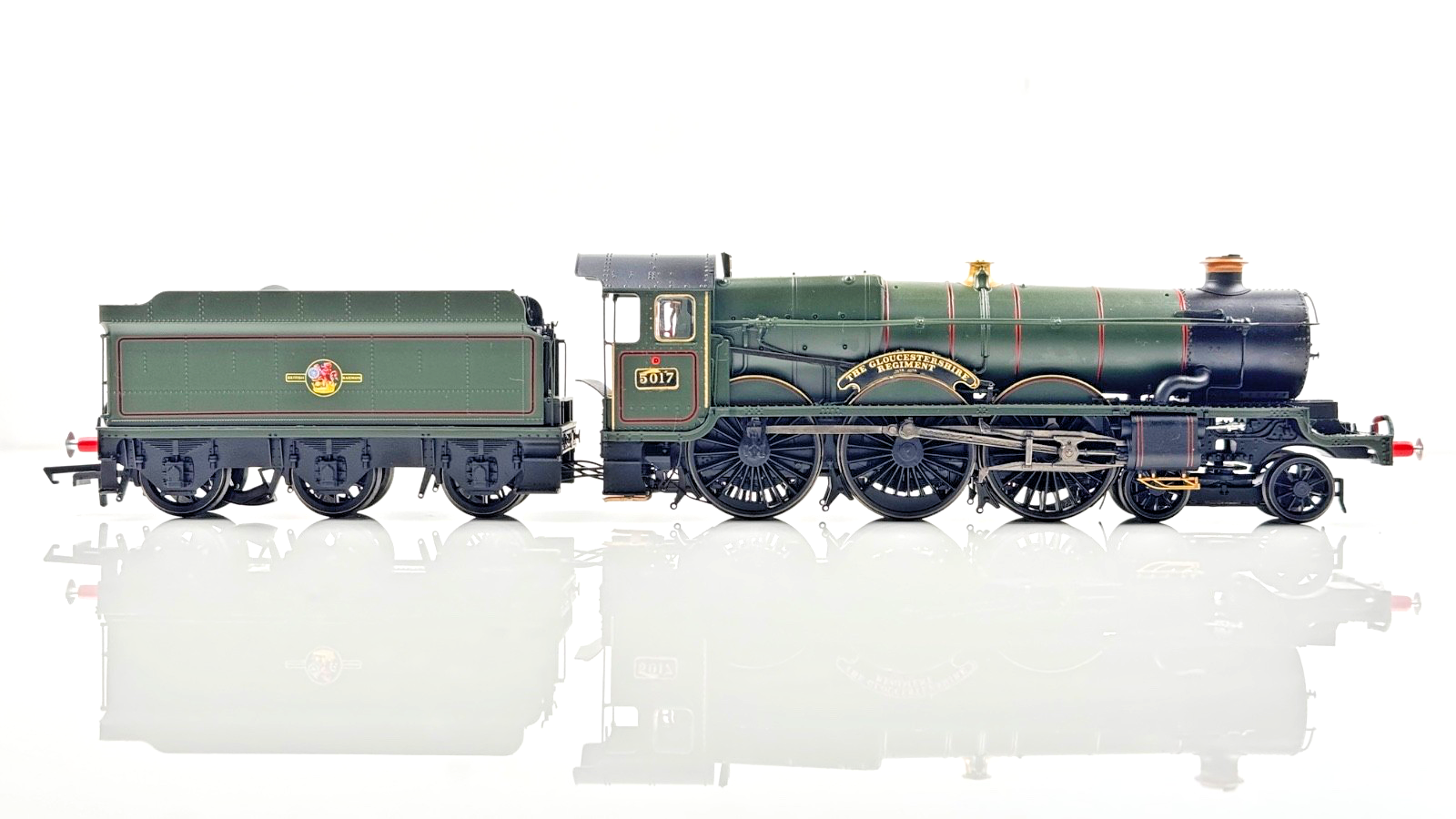 HORNBY 00 GAUGE - R3619 - BR GREEN 4-6-0 CASTLE GLOUCESTERSHIRE REGIMENT 5017