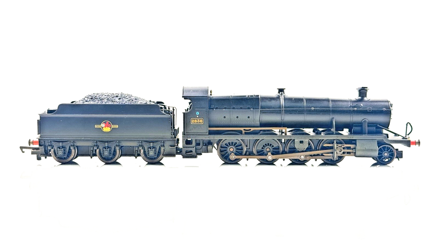 HORNBY 00 GAUGE - R2465 - BR BLACK 2-8-0 CLASS 2800 LOCOMOTIVE 2836 WEATHERED
