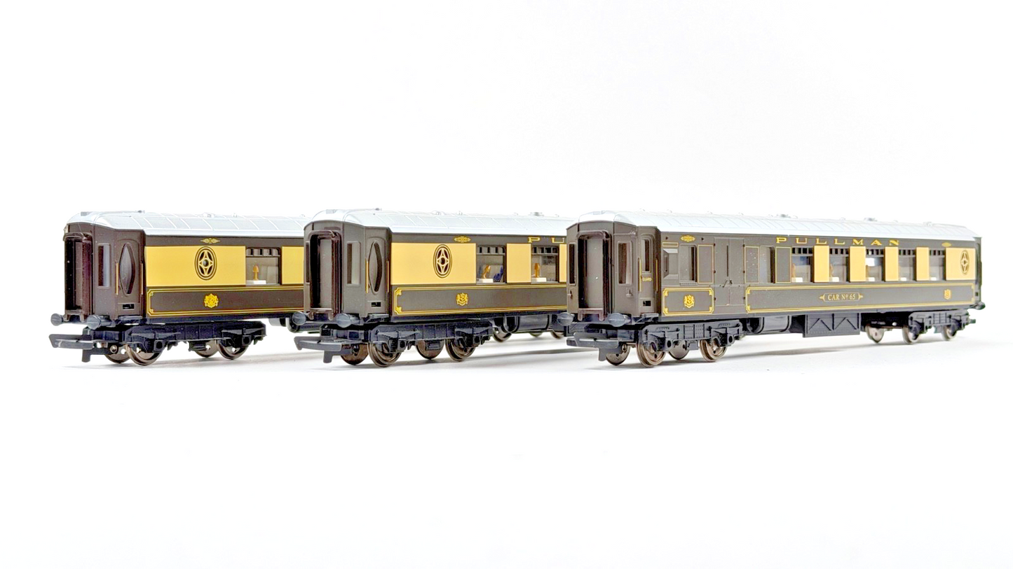 HORNBY 00 GAUGE - RAKE OF 3 NON ILLUMINATED PULLMAN PASSENGER COACHES UNBOXED
