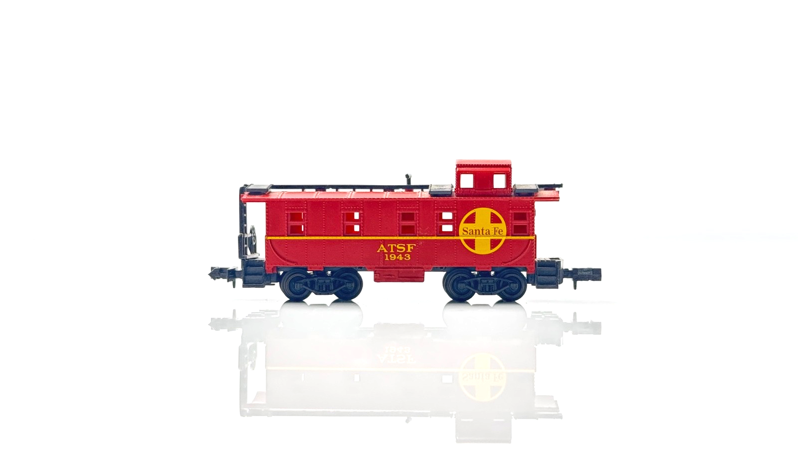 LIFE LIKE N GAUGE - 7602 - GP38 LOCOMOTIVE WITH DUMMY & CABOOSE AT&SF - SPARES