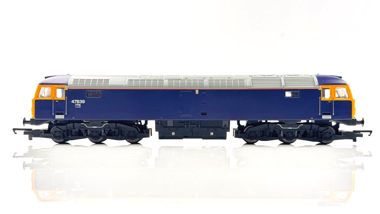 HORNBY 00 GAUGE - R2351 - CLASS 47 DIESEL 47839 RIVIERA TRAINS - BOXED