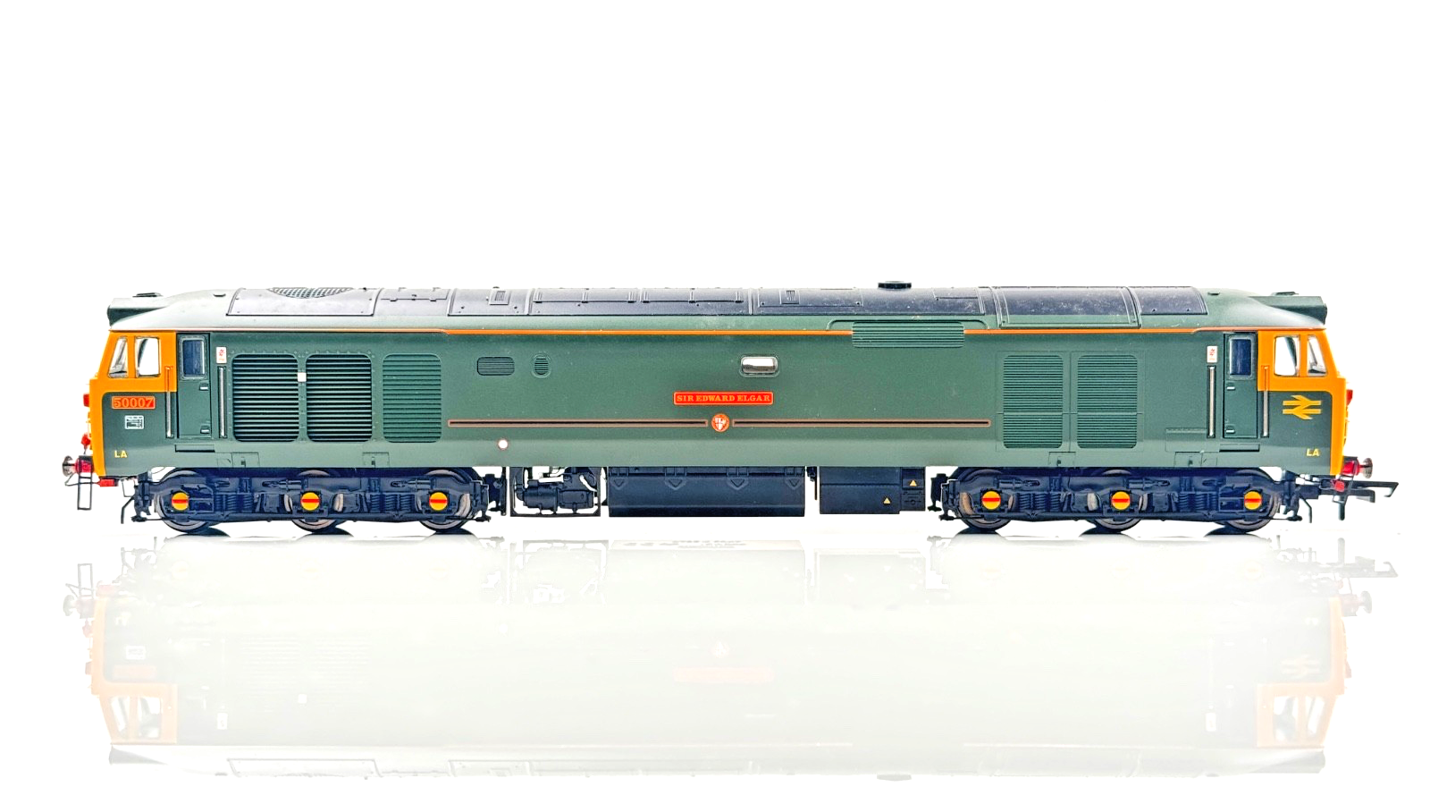 HORNBY 00 GAUGE - R2408 - CLASS 50 DIESEL 50007 BR GREEN 'SIR EDWARD ELGAR'