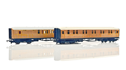 HORNBY 00 GAUGE - PAIR OF LNER TEAK GRESLEY COACHES INC SLEEPING CAR - UNBOXED