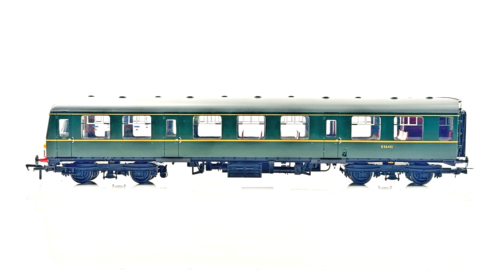 BACHMANN 00 GAUGE - 31-327 - CLASS 105 TWO CAR DMU BR GREEN W/HALF YELLOW ENDS