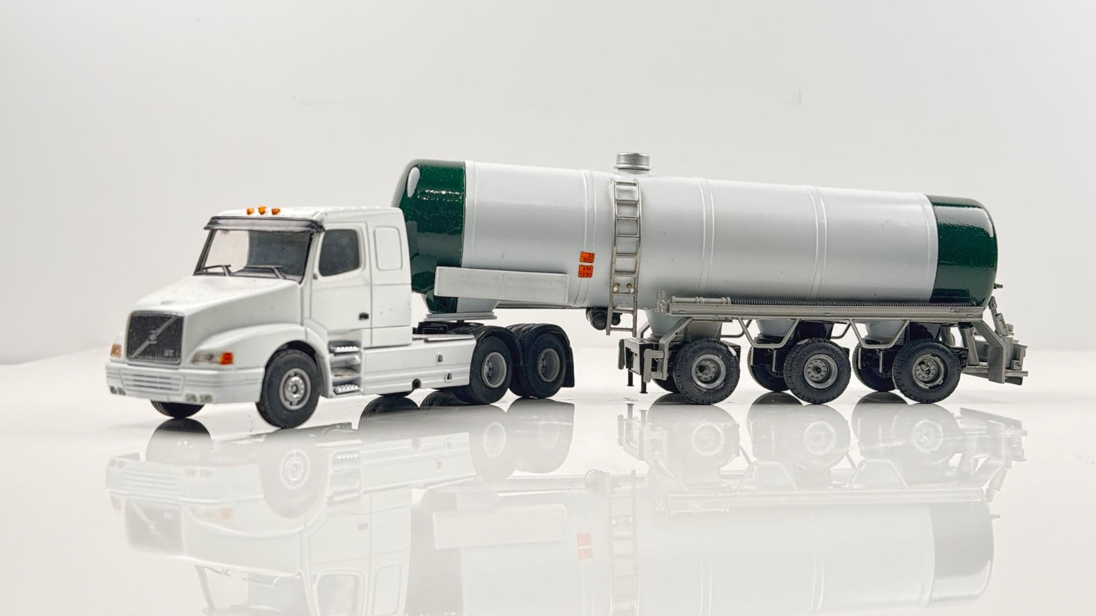 LION TOYS 1/50 SCALE - VOLVO TRACTOR UNIT & GREEN/WHITE TANKER TRAILER - BOXED