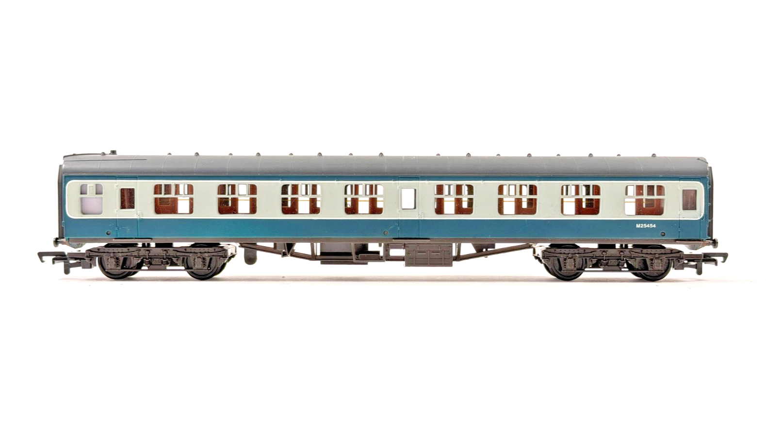 MAINLINE 00 GAUGE - RAKE OF 2 BR BLUE GREY MK1 PASSENGER COACHES UNBOXED