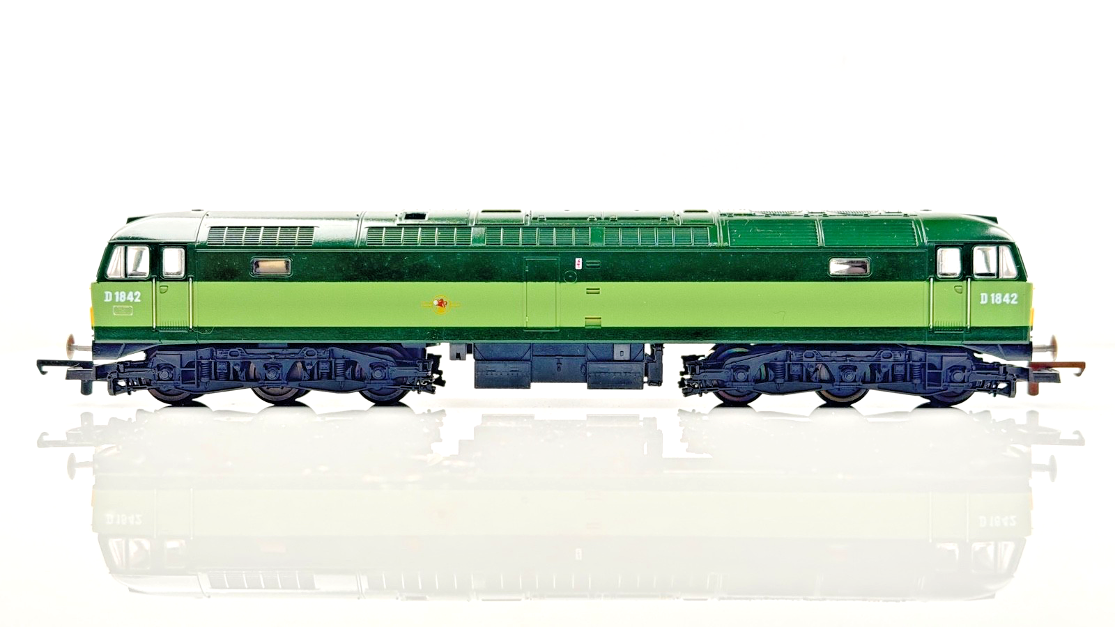 LIMA 00 GAUGE - 205219A - CLASS 47 DIESEL D1842 BR TWO TONE GREEN - BOXED