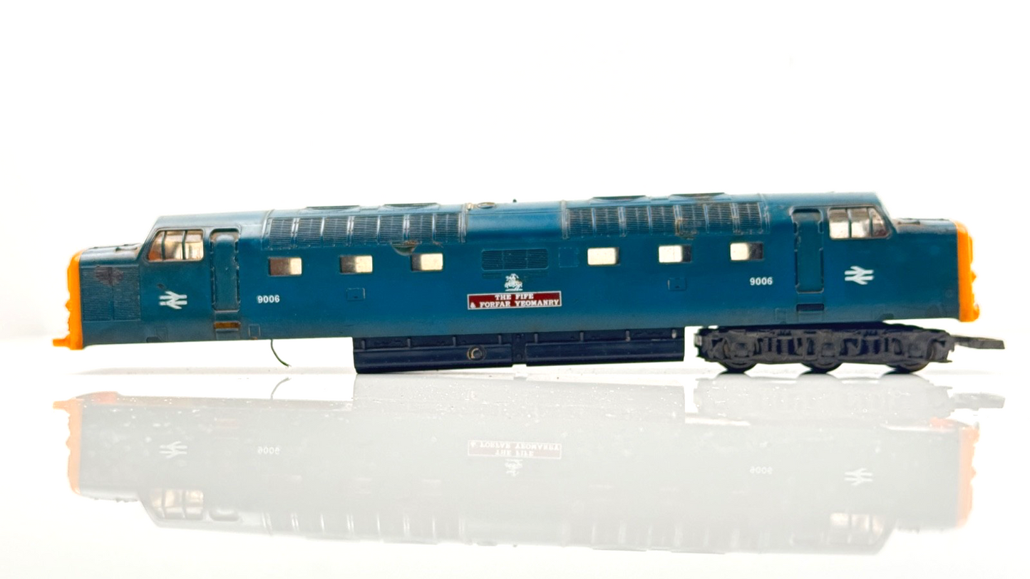 LIMA 00 GAUGE - CLASS 55 DIESEL DELTIC FIFE & FORFAR YEOMANRY 9006 - SPARES