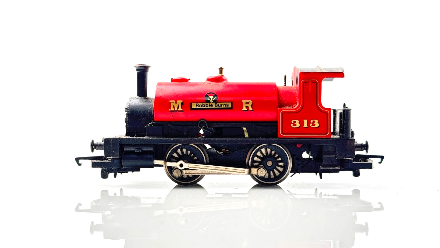 HORNBY 00 GAUGE - MR ROBBIE BURNS 0-4-0 SADDLE TANK LOCOMOTIVE 313 RED - UNBOXED