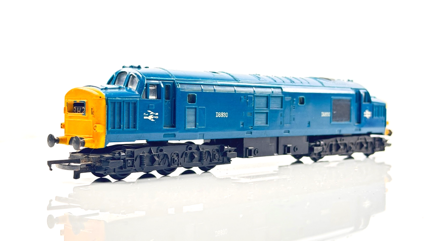 TRIANG 00 GAUGE - CLASS 37 DIESEL LOCOMOTIVE BR BLUE D6830 - UNBOXED SPARES