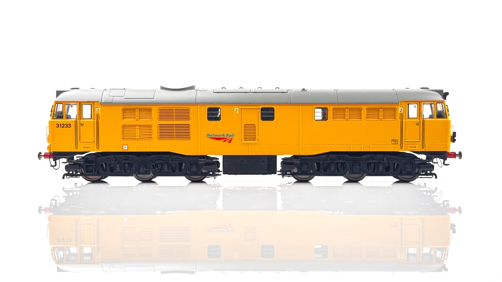 HORNBY 00 GAUGE - R3044 - CLASS 31 DIESEL 31233 NETWORK RAIL YELLOW - BOXED