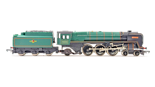 HORNBY 00 GAUGE - R063 - BR GREEN 4-6-2 BRITANNIA CLASS BRITANNIA 70000 BOXED